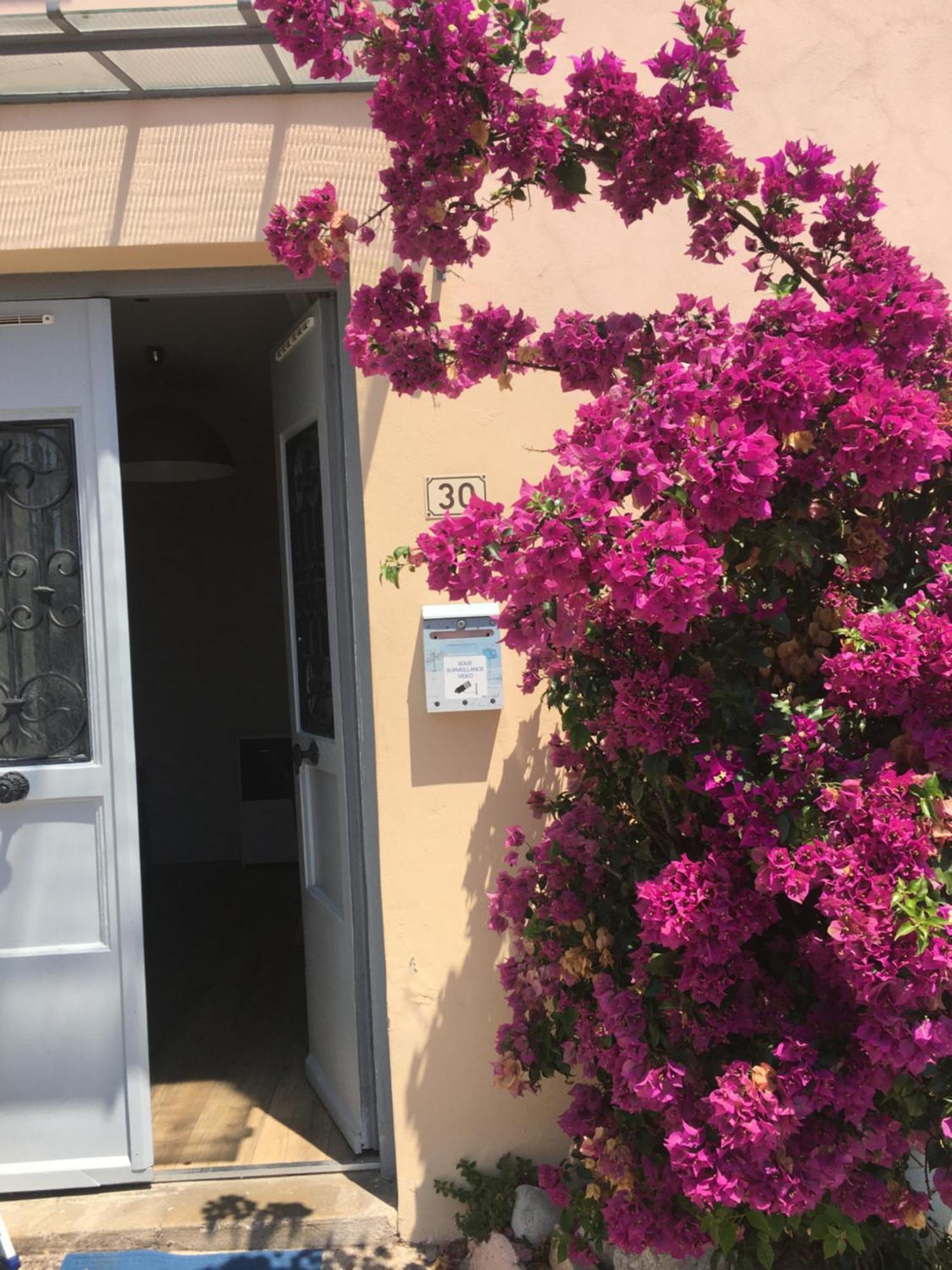Appartement Central Des Terres Chaudes Proche Bord De Mer Menton Exterior foto